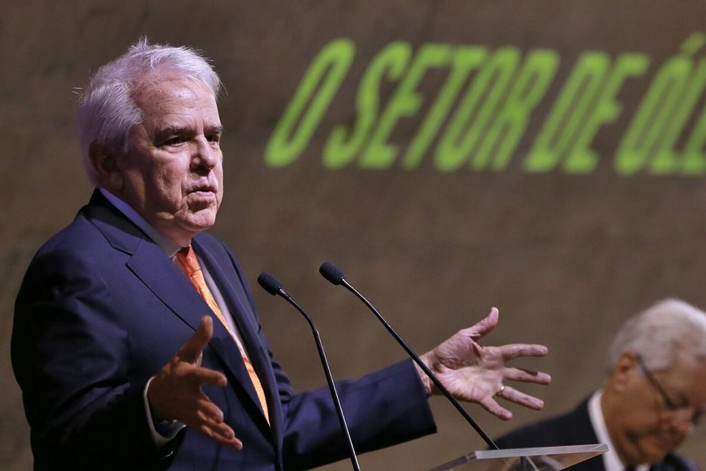 Accionistas de Petrobras aprueban destitución del presidente Castello Branco