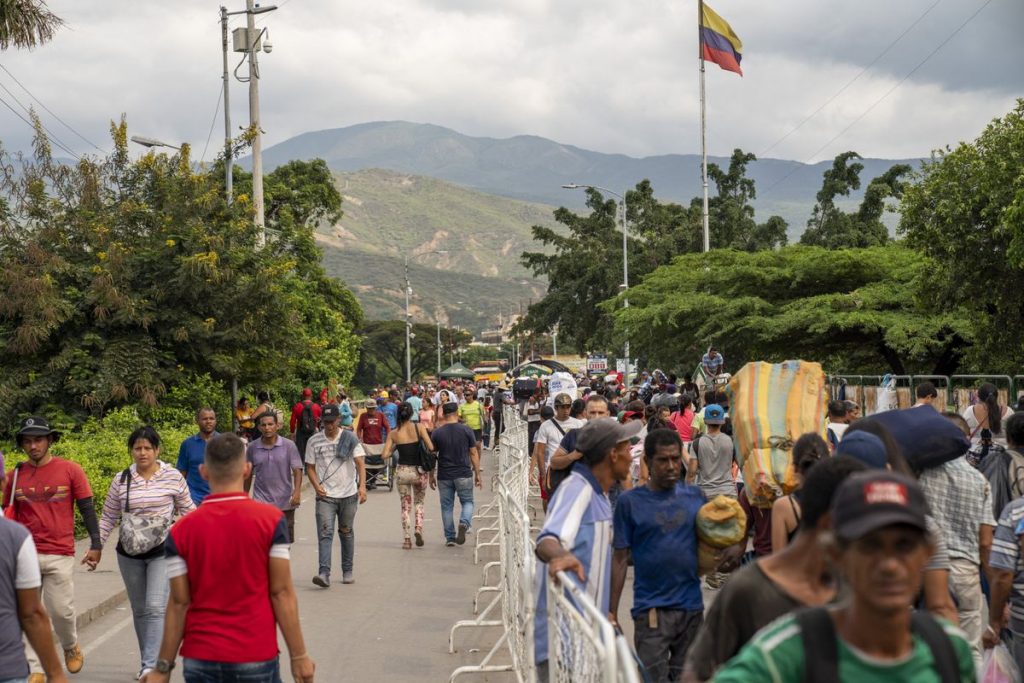 Crece la tensión armada en la frontera entre Colombia y Venezuela, con muertos y miles de desplazados |  Internacional