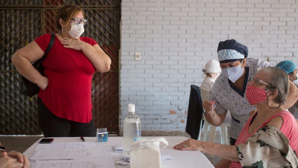 Coronavirus: Más de 500 personas relacionadas con la energía se saltan la fila para vacunas en Paraguay |  Sociedad
