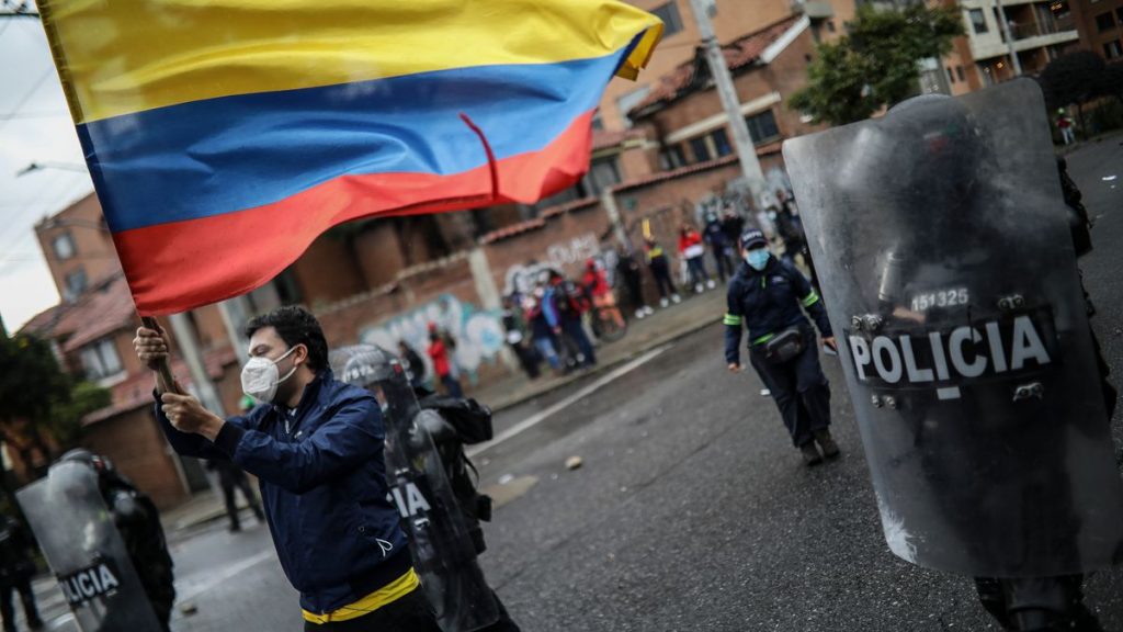 El clima electoral condiciona la solución a la crisis en Colombia |  Internacional