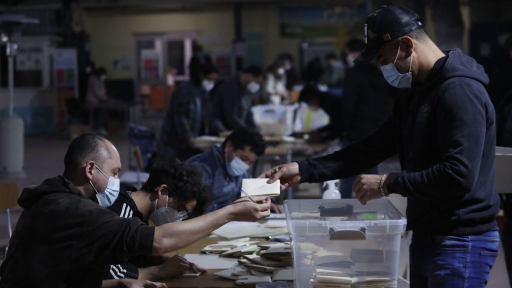 Elecciones: Chile comienza a contar los votos con la gran desconocida de las cifras de asistencia |  Internacional