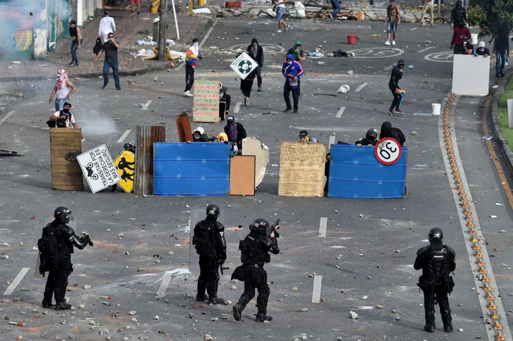 Iván Duque: La violencia policial está fuera de control en Colombia |  Internacional