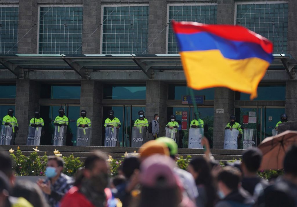 La violencia represiva en Colombia renueva la demanda de reforma policial |  Internacional
