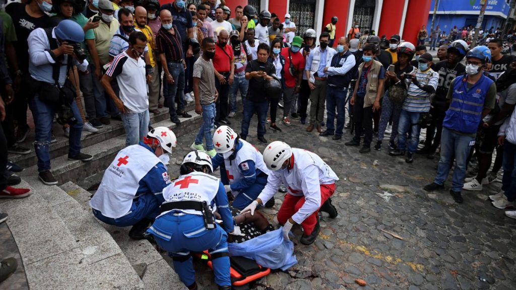 Protestas en Colombia: Fiscal de Colombia mata a dos manifestantes que bloqueaban la carretera en Cali |  Internacional