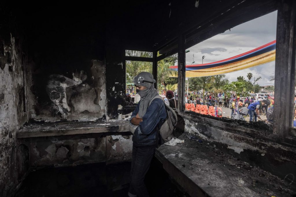 Protestas en Colombia: en la trinchera de Puerto Resistencia, bastión rebelde de Cali |  Internacional