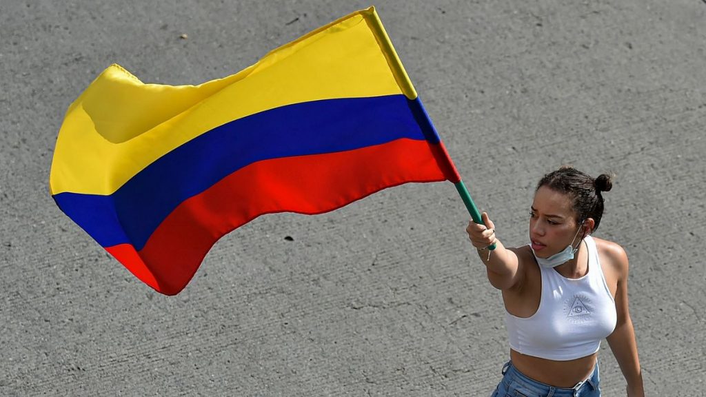 Standard & Poor's rebaja la calificación de la deuda de Colombia |  Economía