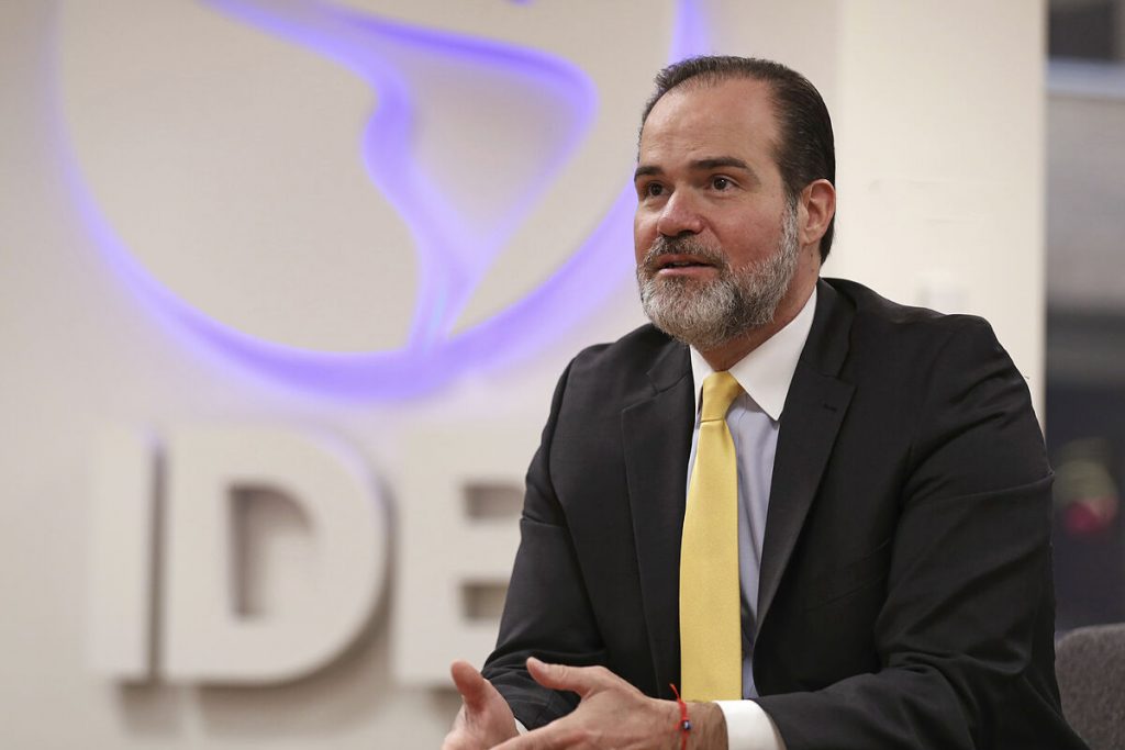 "España debe convertirse en el mayor accionista europeo del BID"