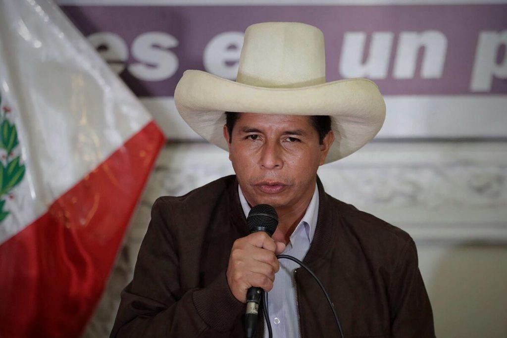 Castillo vence a Fujimori con total de votos contados en Perú
