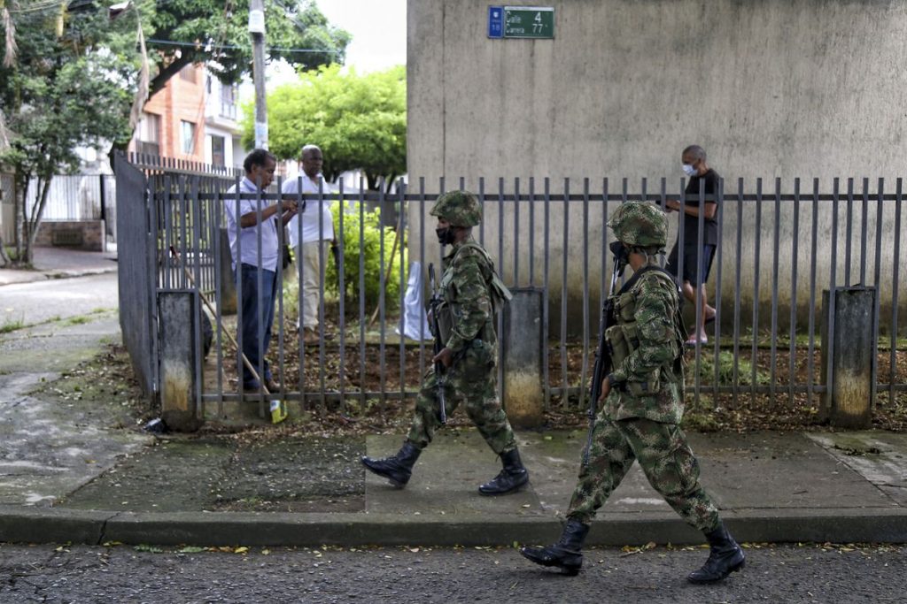 Sacar a los militares a las calles desata nuevas críticas a Iván Duque en Colombia |  Internacional