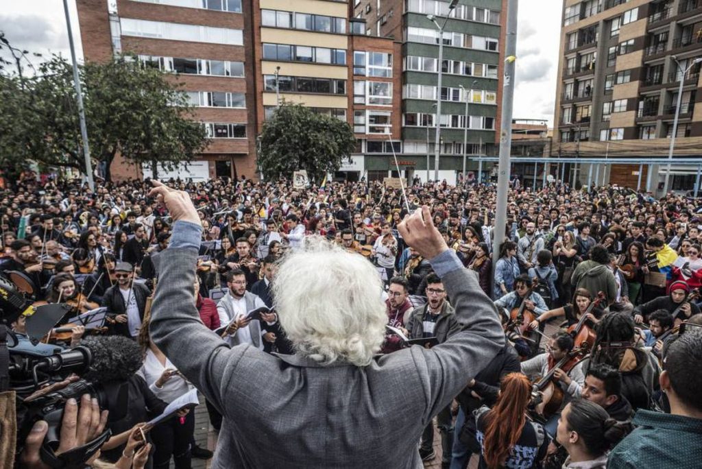 Un músico, la imagen de las detenciones en las protestas en Colombia |  Internacional