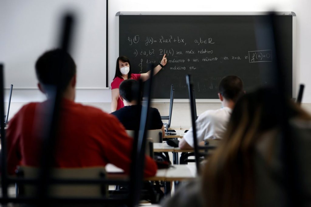 Debate en los concursos para profesor de matemáticas: más de 720 plazas quedarán desiertas |  Universidad