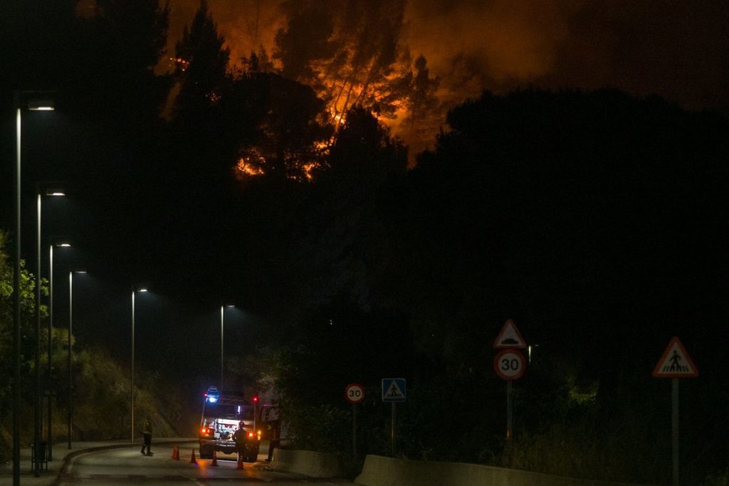 El incendio de Castellví y Martorell, en Barcelona, ​​ya ha quemado unas 220 hectáreas |  Cataluña