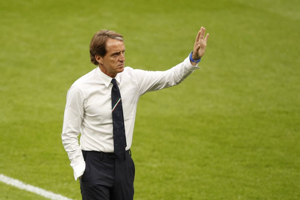 Italia - Inglaterra en directo, la final europea |  Southgate vuelve al esquema de los cinco defensores y Mancini arranca con el once de gala |  Fútbol Eurocup 2021