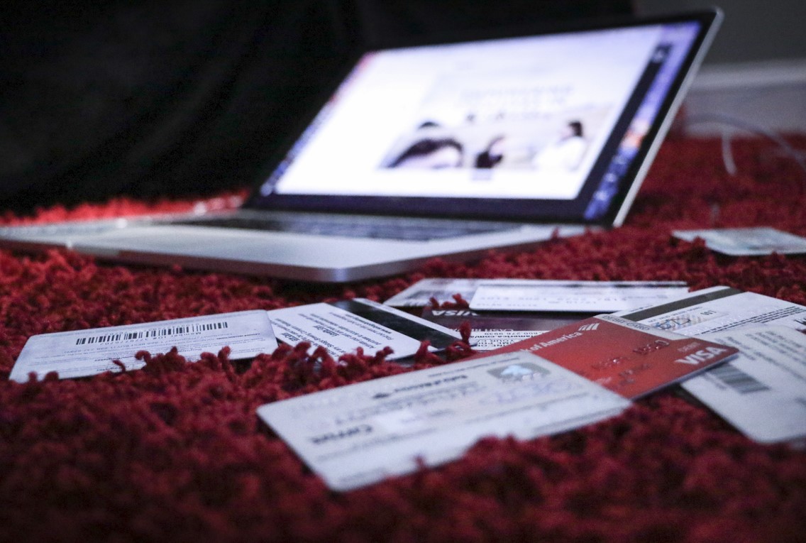 Rompiendo barreras con AK Digital: emisión instantánea de tarjetas de crédito en Honduras